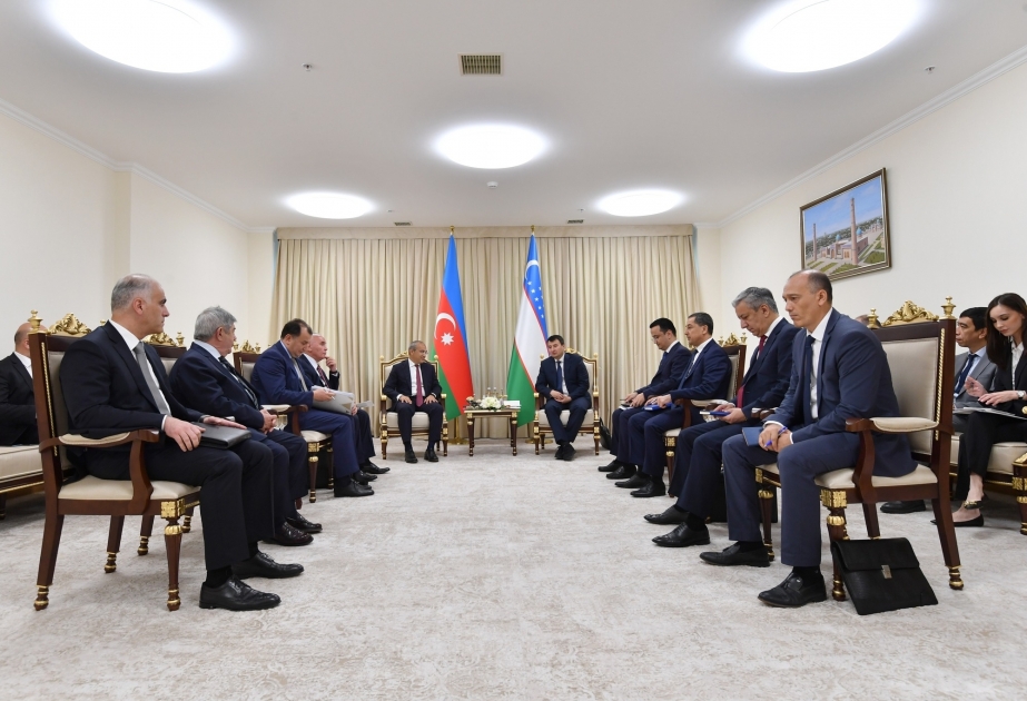 Azerbaiyán y Uzbekistán discuten el desarrollo de las relaciones económicas