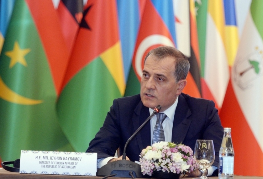 El ministro de Asuntos Exteriores de Azerbaiyán partió hacia Tashkent