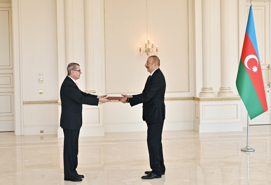 Präsident Ilham Aliyev nimmt Beglaubigungsschreiben des neu ernannten österreichischen Botschafters in Aserbaidschan entgegen VIDEO