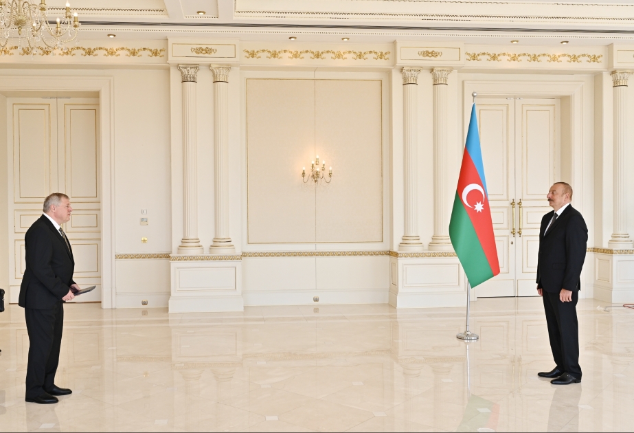 Le président Ilham Aliyev reçoit les lettres de créance du nouvel ambassadeur de Slovaquie en Azerbaïdjan VIDEO