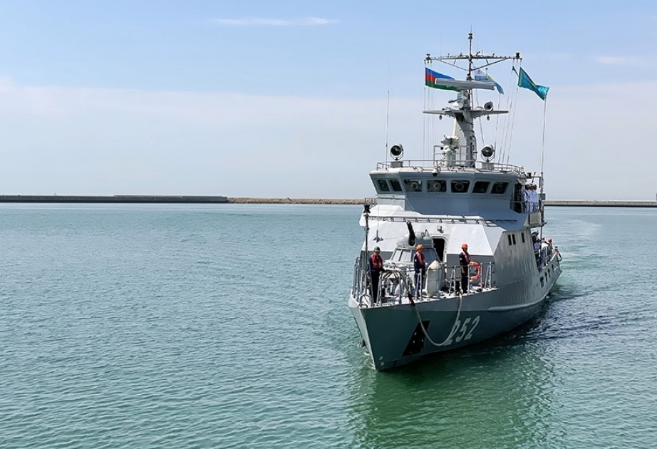 Военные корабли Казахстана прибыли в Азербайджан