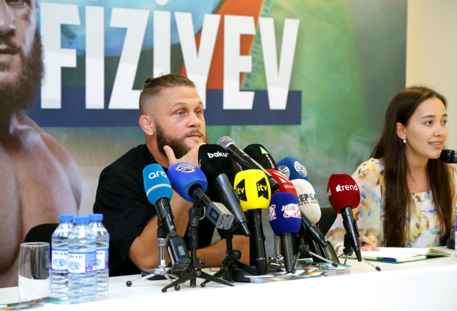 Rafael Fiziyev idman azarkeşləri ilə görüşüb