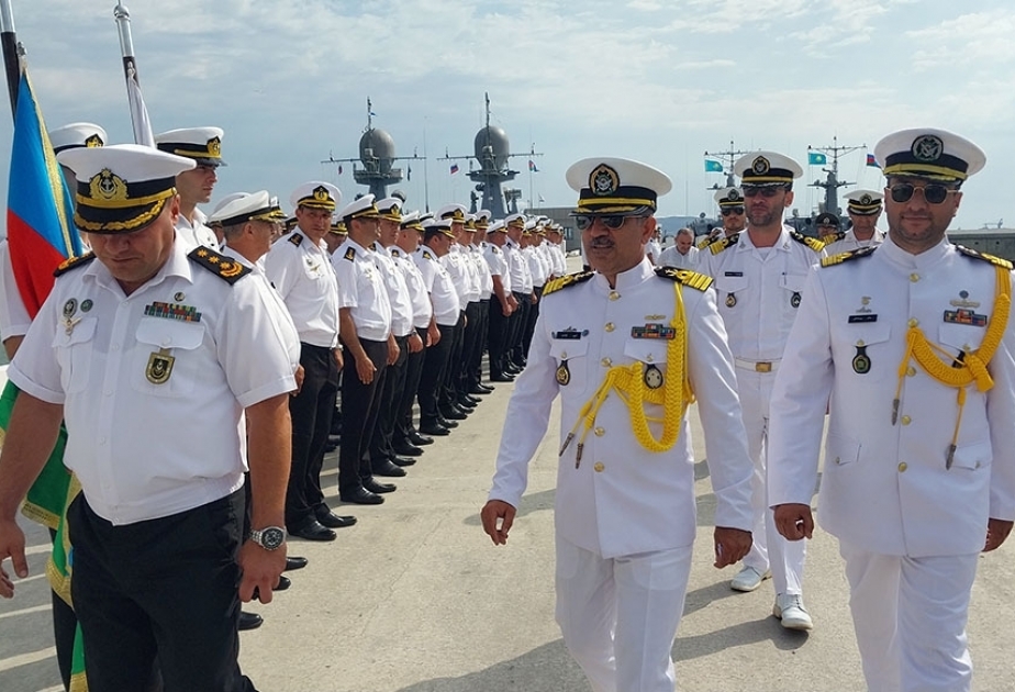 Los buques de guerra iraníes llegan a Bakú