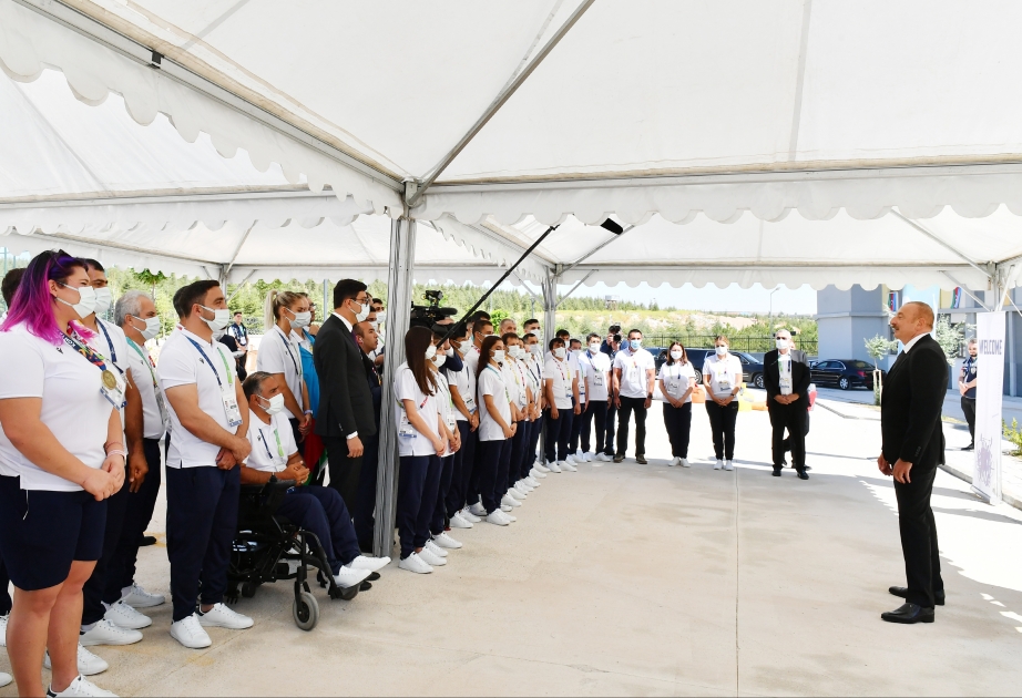 President Ilham Aliyev met with athletes representing Azerbaijan at 5th Islamic Solidarity Games in Konya VIDEO