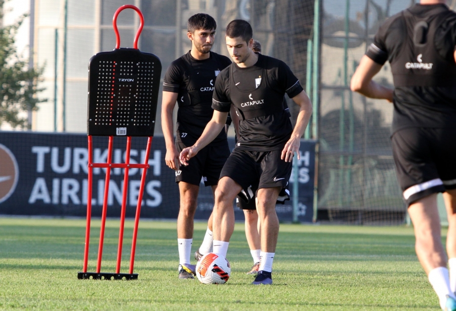 “Neftçi” komandası UEFA Konfrans Liqasında “Rapid”lə cavab oyununa hazırlaşır