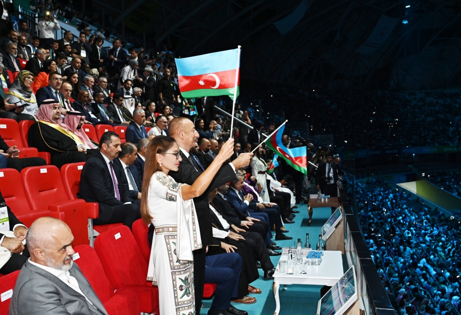 Eröffnungsveranstaltung der 5. Ausgabe der Islamischen Spiele der Solidarität in Konya  Präsident Ilham Aliyev und seine Ehefrau Mehriban Aliyeva nehmen an der Veranstaltung teil VIDEO