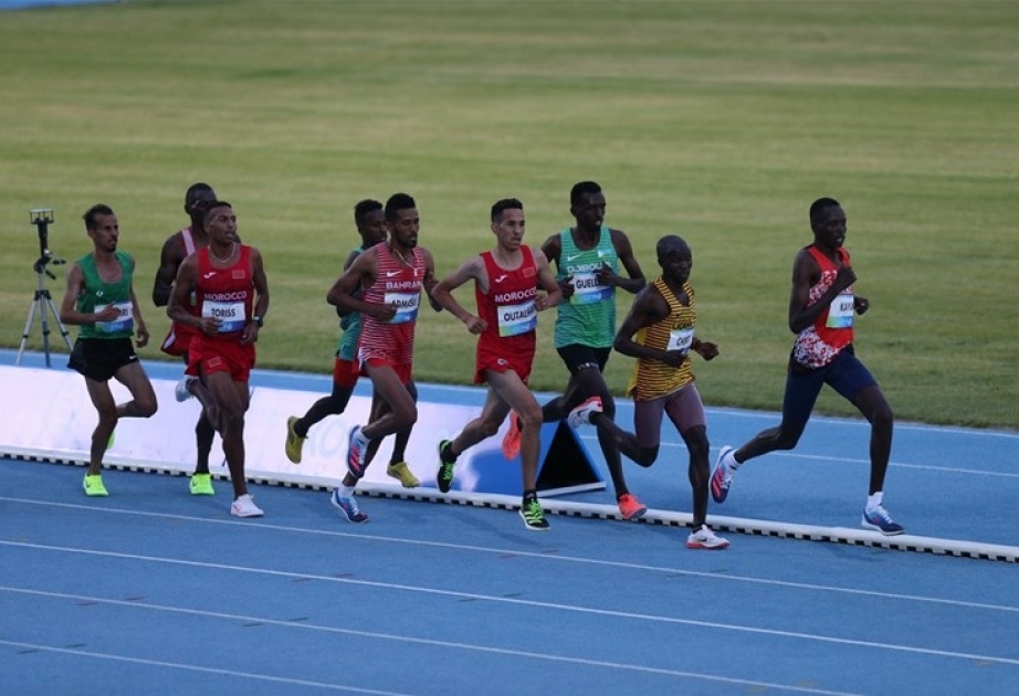 Bəhreyn atleti Davit Fikadu Admasu V İslamiadada 10 min metr məsafəyə qaçış yarışlarının qalibi olub