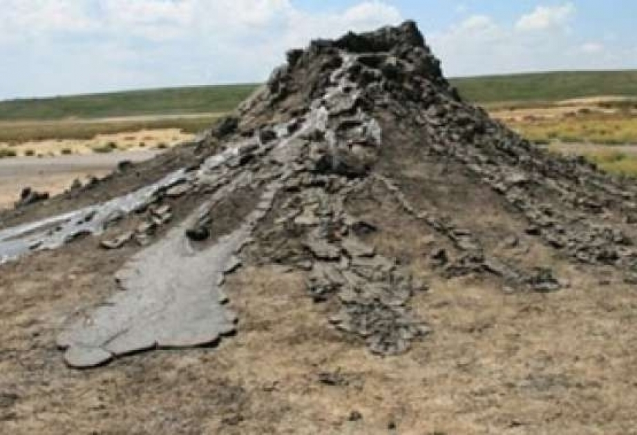 Le volcan de boue de Lökbatan entre en éruption