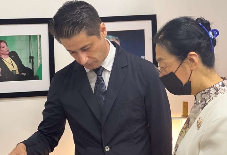 Embajador chino visita el Centro Internacional Nizami Ganjavi