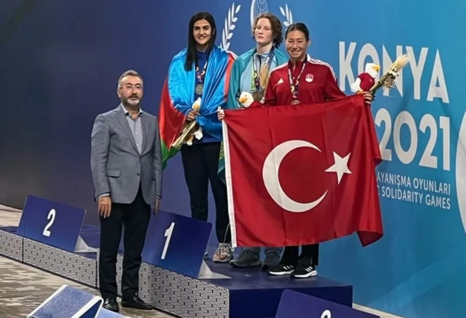 Azerbaijani female swimmer claims Konya 2021 silver