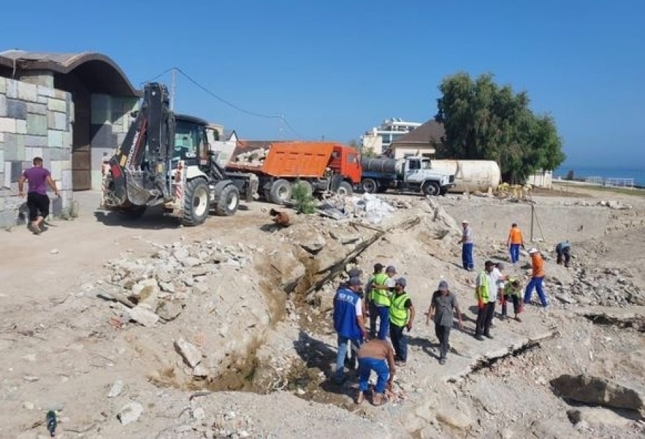 В Хазарском районе продолжается снос незаконных построек