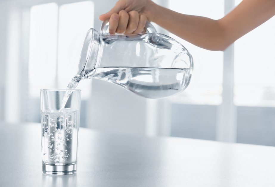 Простая утренняя привычка пить воду названа ключом к долголетию