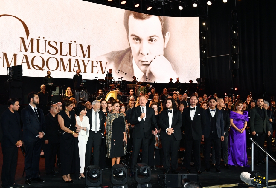 Soirée dédiée à la mémoire du chanteur de renommée mondiale Muslum Magomaïev  Le président Ilham Aliyev et la première dame Mehriban Aliyeva assistent à la soirée VIDEO