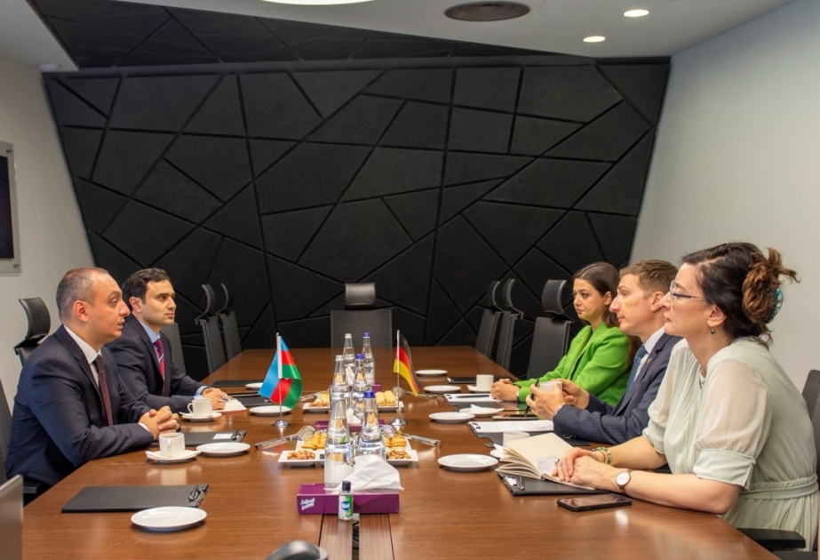 Almaniya səfirliyinin nümayəndələri Azərkosmosda olublar