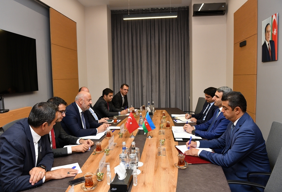 Se discutieron los temas de cooperación en el campo del transporte y las TIC entre Azerbaiyán y Turquía