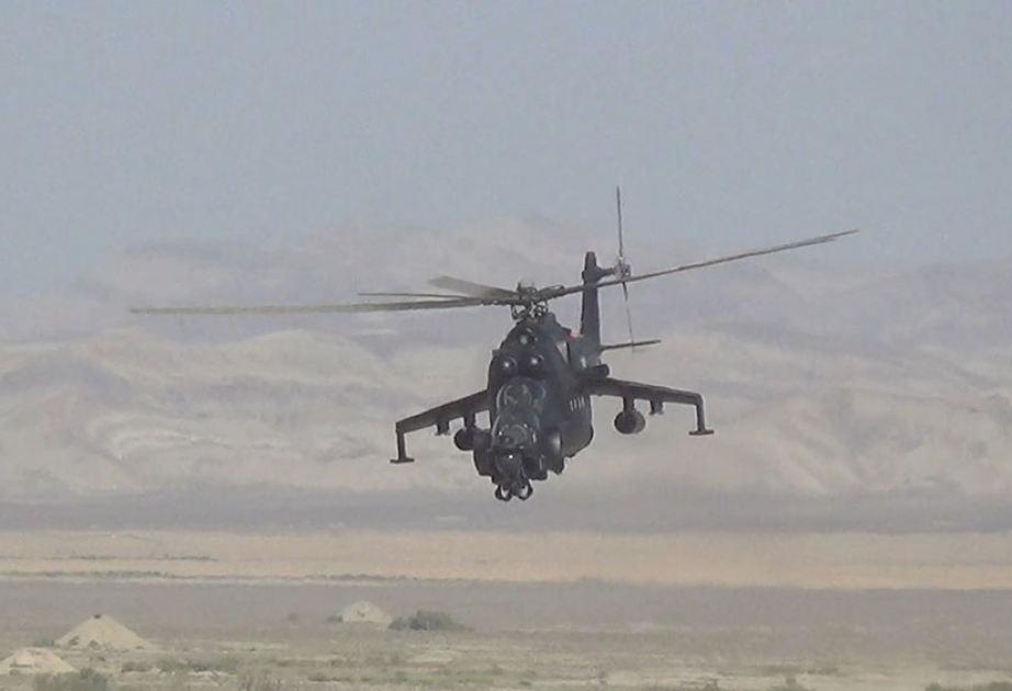阿塞拜疆空军直升机部队举行演习