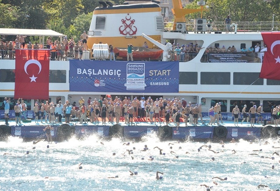 İstanbulda Boğaziçi qitələrarası üzgüçülük yarışı keçirilib