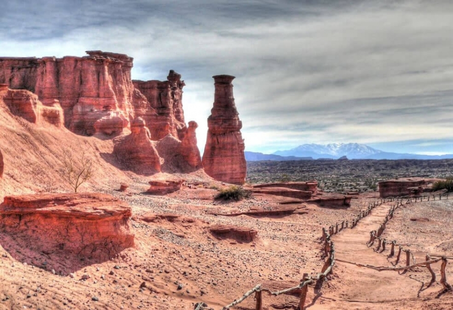 Argentina: Parques Naturales de Ischigualasto / Talampaya