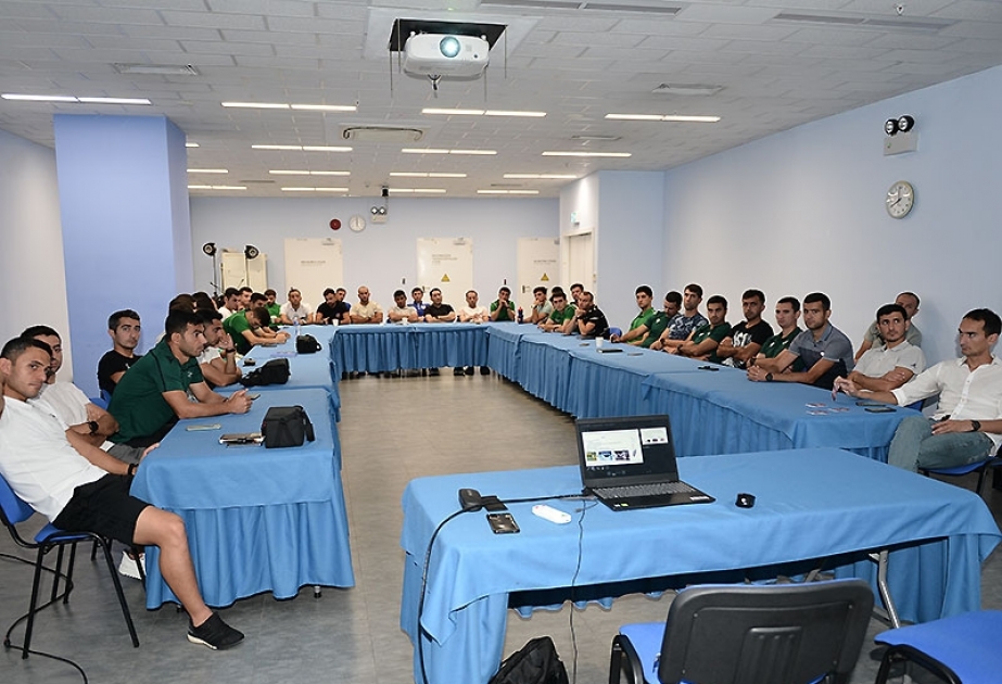 Futbol hakimləri üçün danışılmış oyunlarla bağlı seminar keçirilib