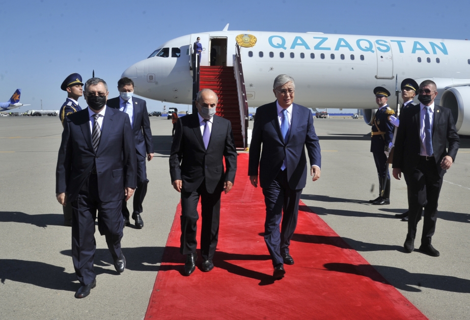 Qazaxıstan Prezidenti Kasım-Jomart Tokayev Azərbaycana rəsmi səfərə gəlib