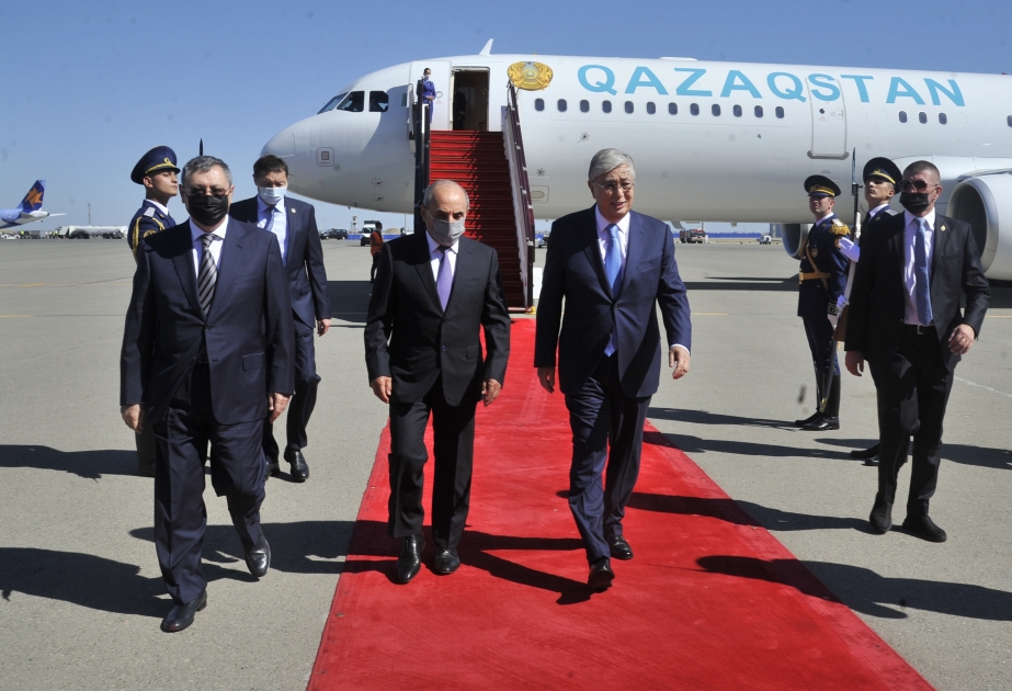 Presidente de Kazajstán realiza una visita oficial a Azerbaiyán