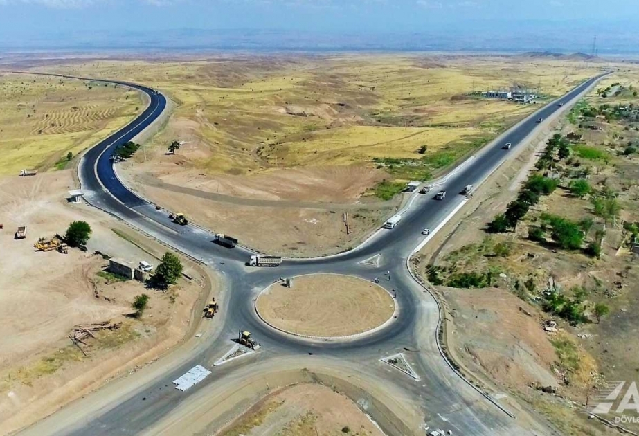 20 Kilometer langer Abschnitt der neuen Automobilstraße Schükürbeyli-Jabrayil-Hadrut asphaltiert
