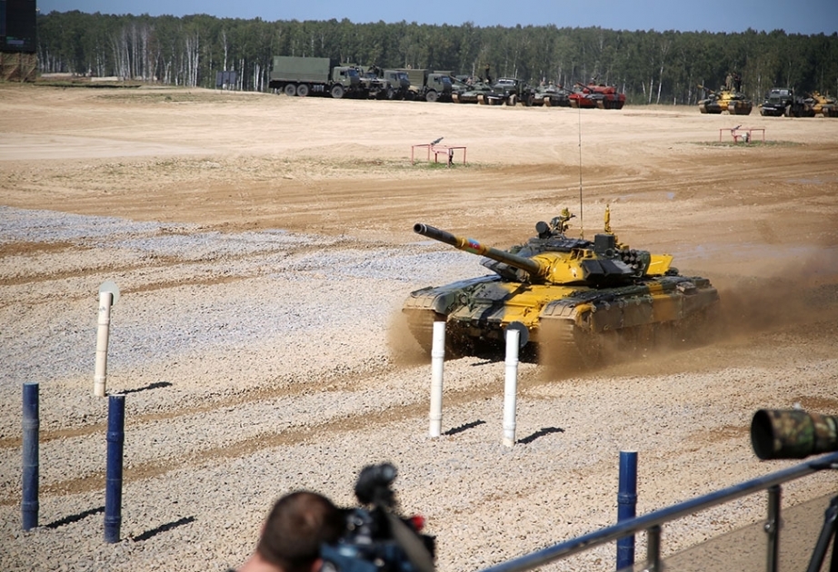 Se celebra la fase semifinal del concurso "Biatlón de tanques"