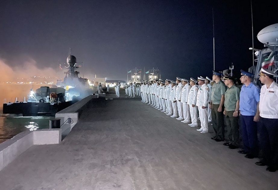 Los barcos de Irán, Kazajstán y Rusia que participan en la Copa del Mar abandonan el puerto de Bakú