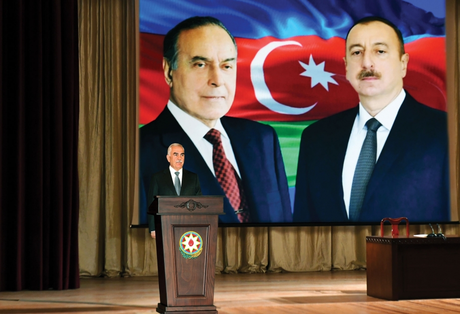 Naxçıvanda yüksək bal toplamış məzunlarla görüş olub