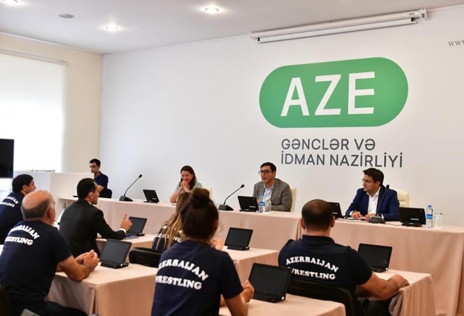 Gənclər və idman naziri beynəlxalq yarışlarda uğurla çıxış etmiş idmançılarla görüşüb