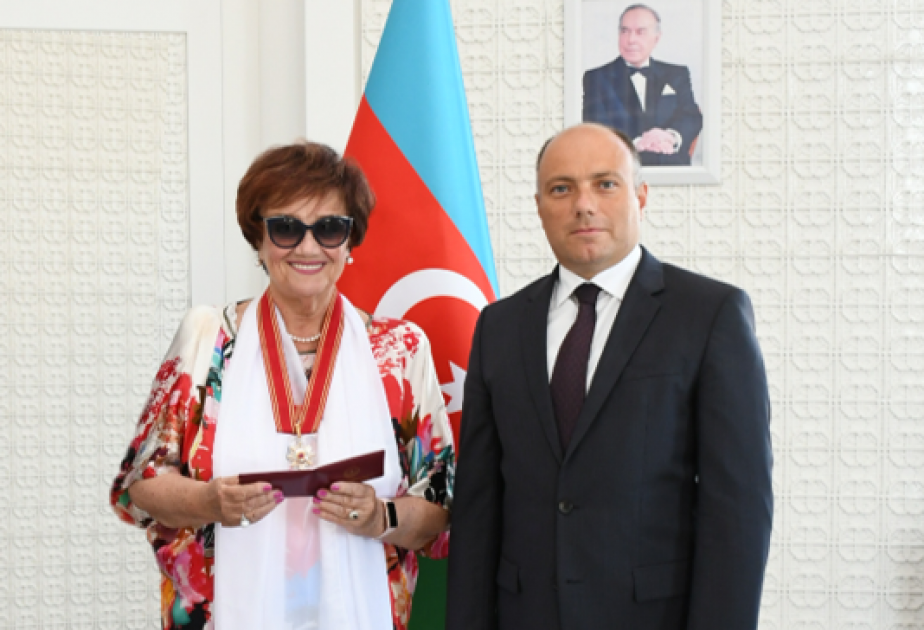 Azerbaijan`s Minister of Culture presents “Sharaf” Order to prominent opera singer Tamara Sinyavskaya