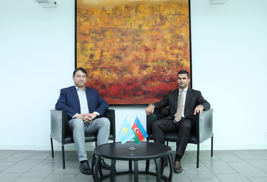 讨论阿塞拜疆与哈萨克斯坦商务关系的扩展