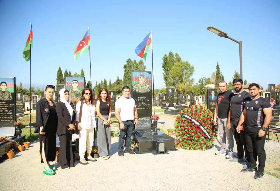 Xatirə turnirinin iştirakçıları Lənkəranda şəhid Emil Qurbanovun məzarını ziyarət ediblər
