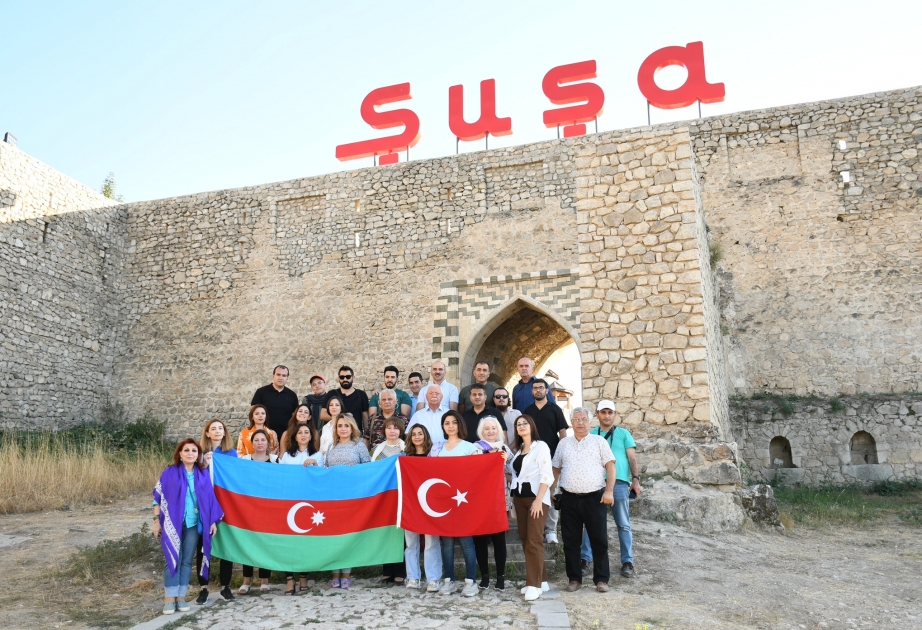 “Şuşa yaradıcılıq emalatxanası”nın iştirakçıları Şuşa şəhəri ilə yaxından tanış olublar VİDEO