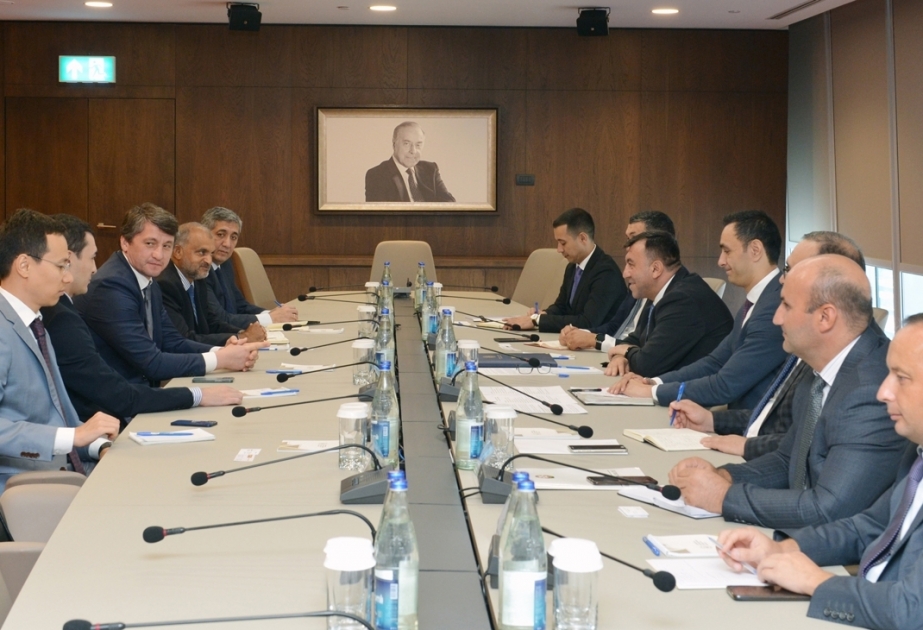 Se discute el desarrollo de la cooperación en ingeniería mecánica con una empresa uzbeka