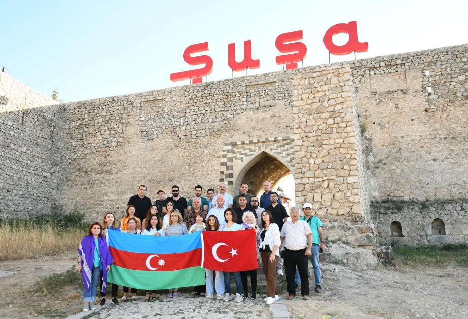 Los participantes en el "Taller creativo de Shusha" recorrieron la ciudad Shusha