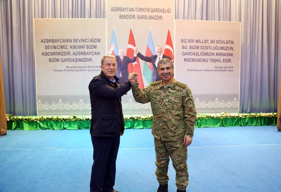 وزير الدفاع الأذربيجاني يزور تركيا