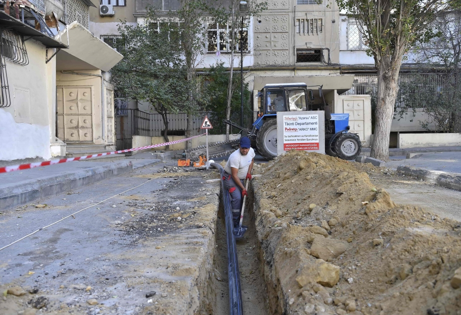 Paytaxtın 2 ərazisində yaşayış binalarının su təchizatı sistemləri yenilənir