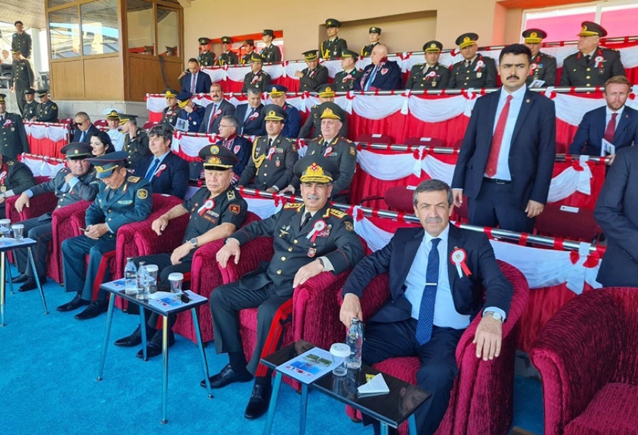 Azərbaycanın müdafiə naziri Türkiyənin Quru Qoşunları Ali Hərbi Məktəbinin buraxılış mərasimində iştirak edib