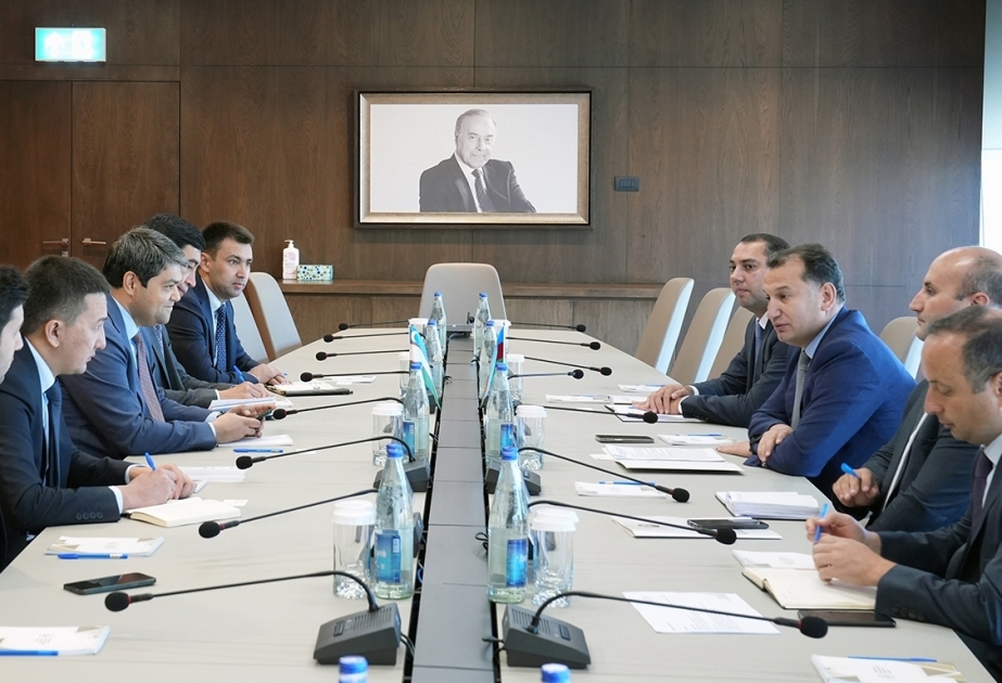Azerbaiyán y Uzbekistán estudian exportaciones conjuntas a terceros países