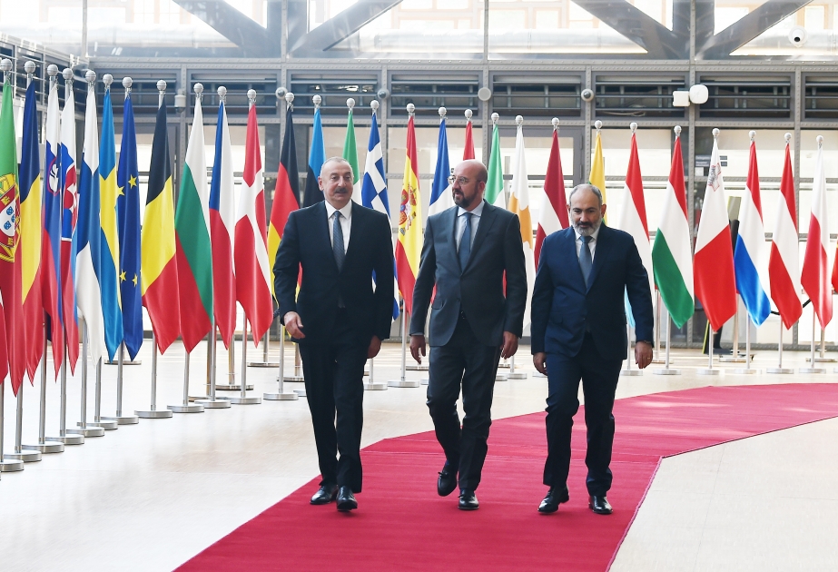 Präsident Ilham Aliyev, EU-Ratspräsident und Armeniens Premierminister treffen sich in Brüssel VIDEO
