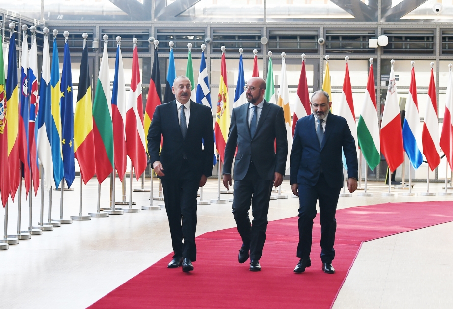 Comienza en Bruselas la reunión del presidente de Azerbaiyán con el presidente del Consejo de la Unión Europea y el primer ministro de Armenia