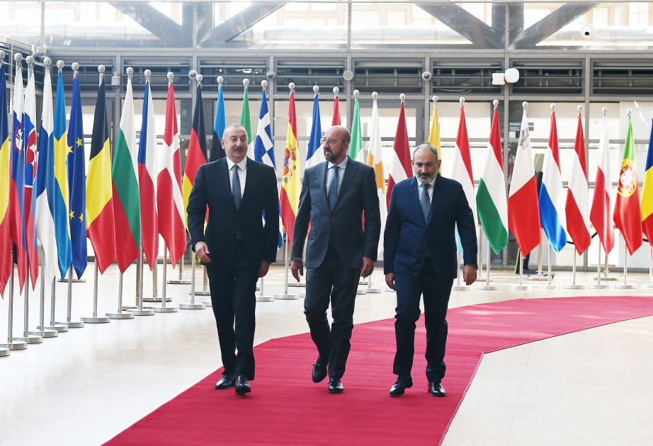 بدء لقاء بين الرئيس الاذربيجاني ورئيس الوزراء الارميني ورئيس مجلس الاتحاد الأوروبي