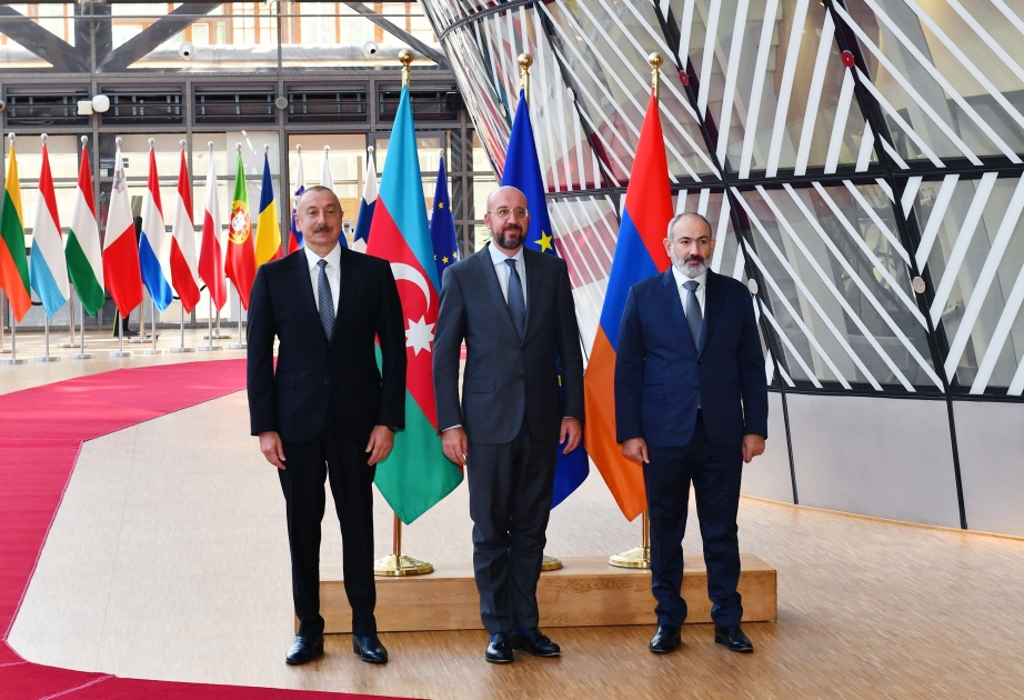 Réunion du président azerbaïdjanais avec le président du Conseil européen et le Premier ministre arménien à Bruxelles VIDEO