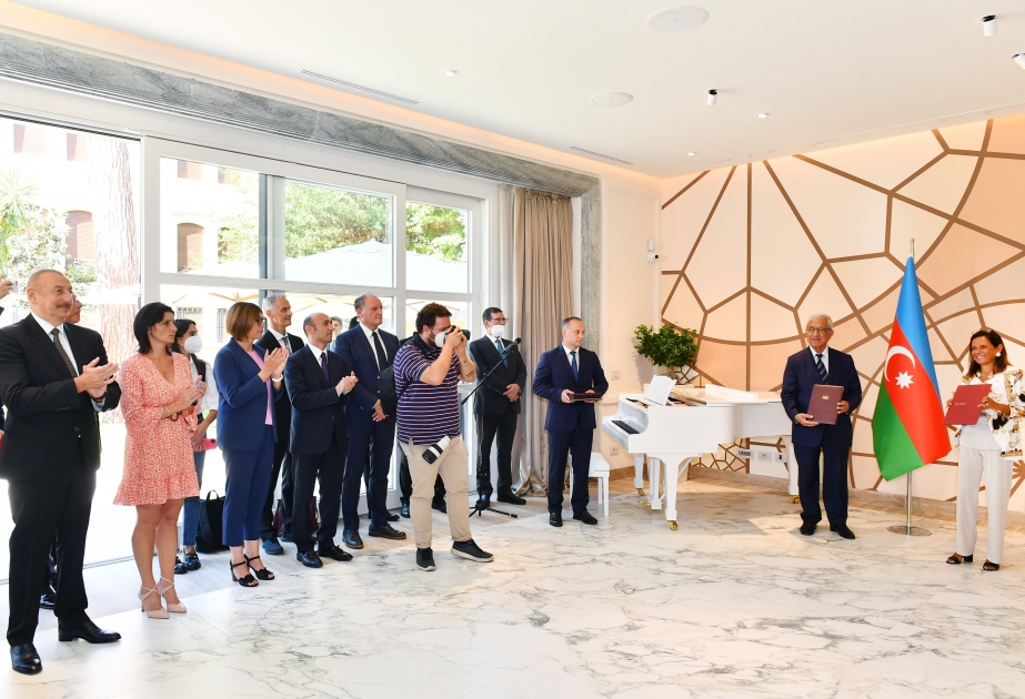 Cérémonie d'échange de documents signés à l’occasion de la création de l'Université italo-azerbaïdjanaise à Rome  Le président azerbaïdjanais Ilham Aliyev participe à la cérémonie VIDEO