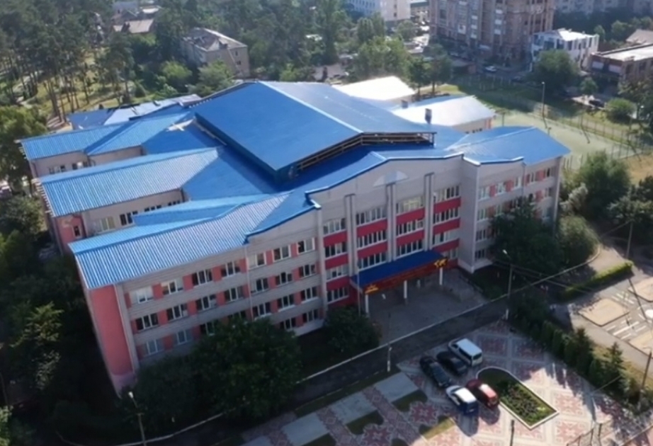 La escuela secundaria número 12 dañada durante las hostilidades en Irpin, ha sido reparada por el Estado de Azerbaiyán