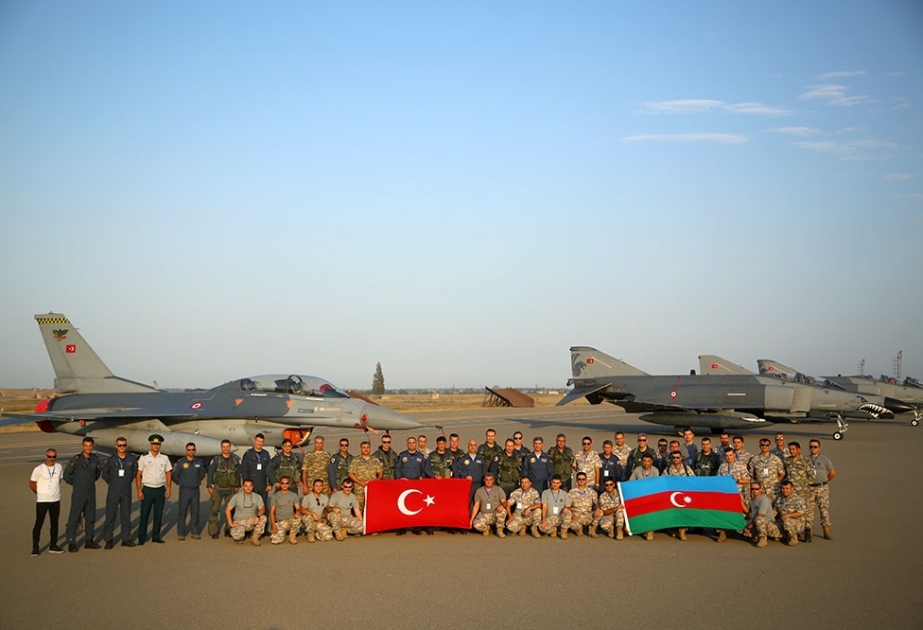 “TurAz Qartalı - 2022” təlimində iştirak edəcək Türkiyə hərbçiləri və aviasiya vasitələri ölkəmizdədir
