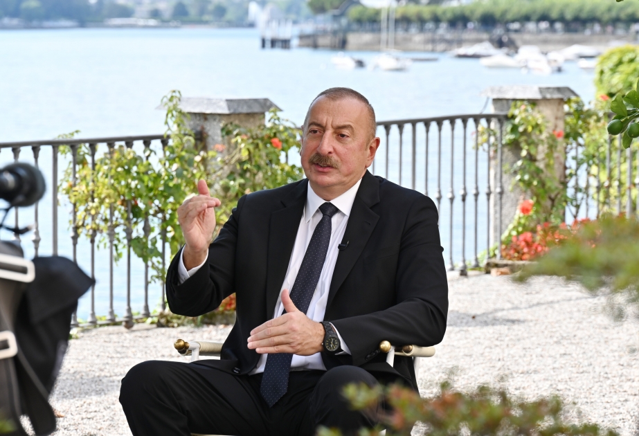 Президент Азербайджана Ильхам Алиев в городе Черноббио дал интервью итальянской газете İl Sole 24 Ore ВИДЕО