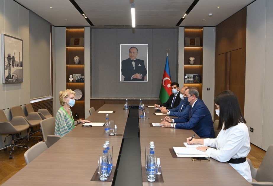 Cancillería de Azerbaiyán se reúne con la Embajadora de Buena Voluntad de la UNESCO