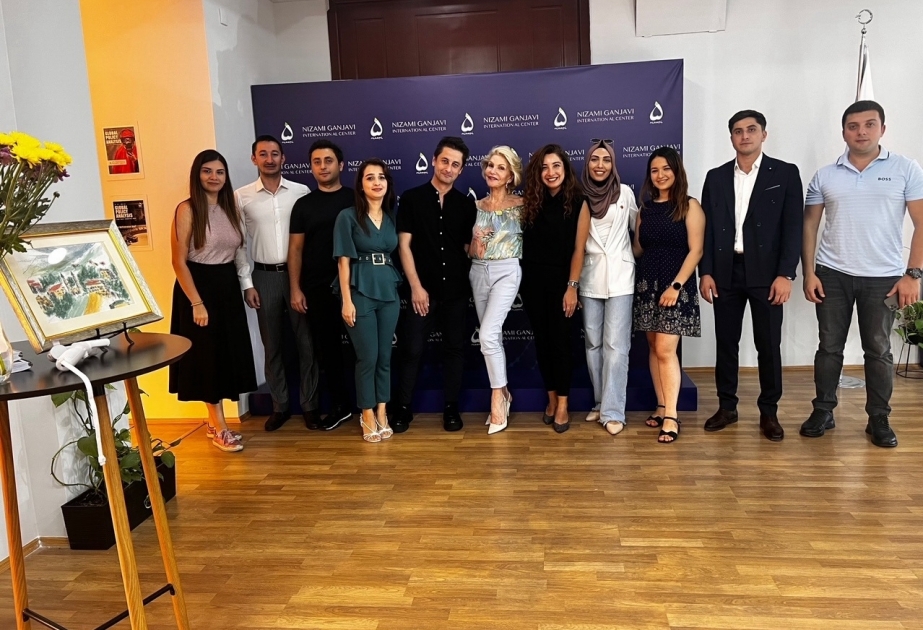 La Embajadora de Buena Voluntad de la UNESCO visita el Centro Internacional Nizami Ganjavi